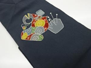 縮緬地型染反物に裁縫道具模様名古屋帯